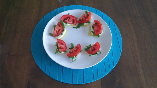 卡普里番茄和马苏里拉奶酪图片下载