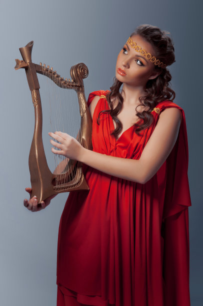 弹奏竖琴的美丽少女图片下载