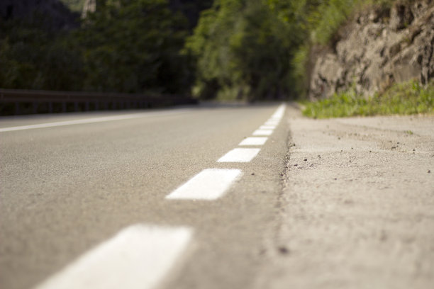 有线条背景的沥青路面。图片下载