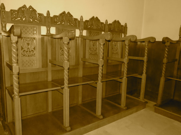 教堂的椅子图片下载