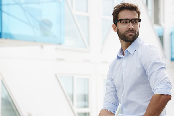 有胡子的男人图片下载