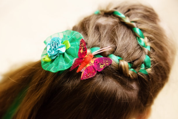 女孩的发型——蝴蝶结和蝴蝶辫图片下载