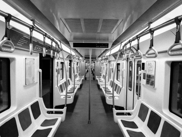 空的地铁，黑白的图片下载