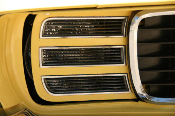 隐藏的大灯图片下载