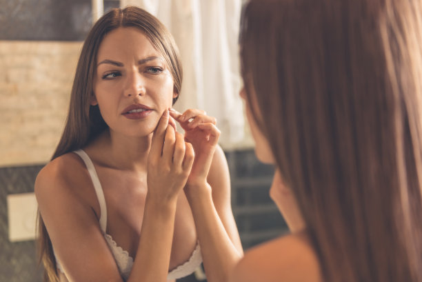 浴室里的美女素材图片