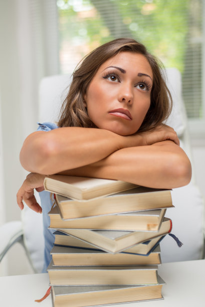 无聊的学生女孩图片下载