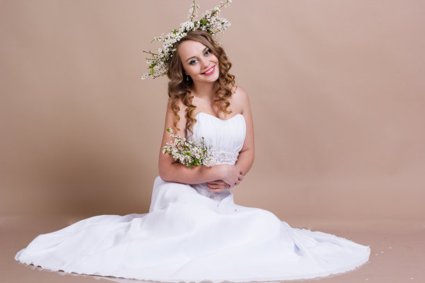 戴着樱花花环的新娘图片下载