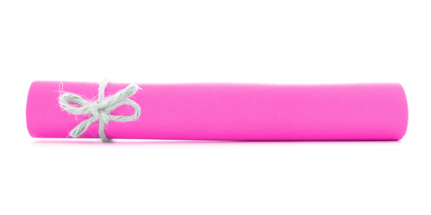粉色纸卷用绳子捆扎，左自然结孤立图片下载
