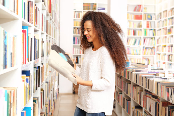 古文物收藏家。图片下载