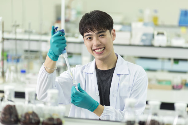 可爱的男人实验室里的化学家，科学家图片下载