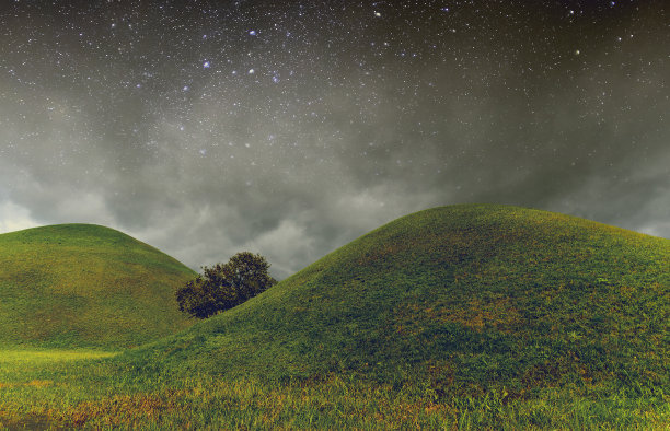 令人惊叹的夜景和布满星星的神奇天空图片下载