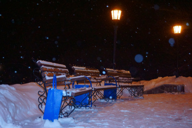 冬天公园里的长椅图片下载