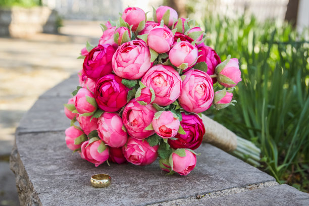 花束扔图片下载