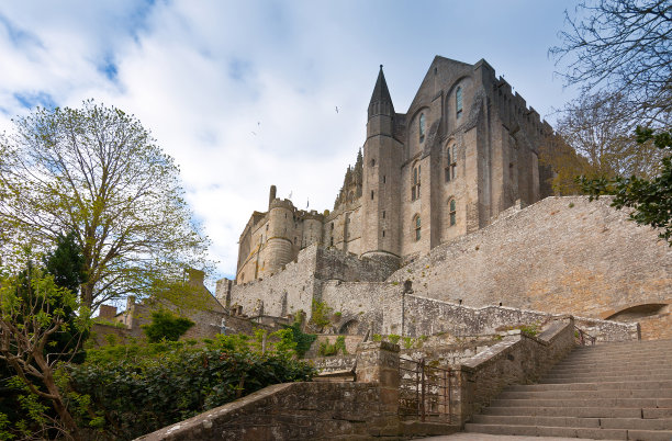 法国诺曼底的圣米歇尔山修道院图片下载