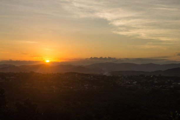 日落在玫瑰海滩，伊比拉奎拉，圣卡塔琳娜图片下载