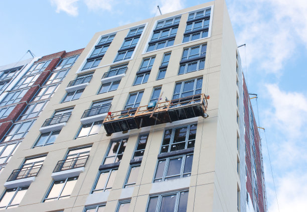 高层建筑外立面的修复。图片下载