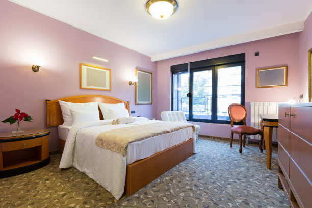 酒店内部，双人床卧室图片下载