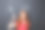滑稽的女人戴着皇冠，用魔杖在黑板上画着图片下载