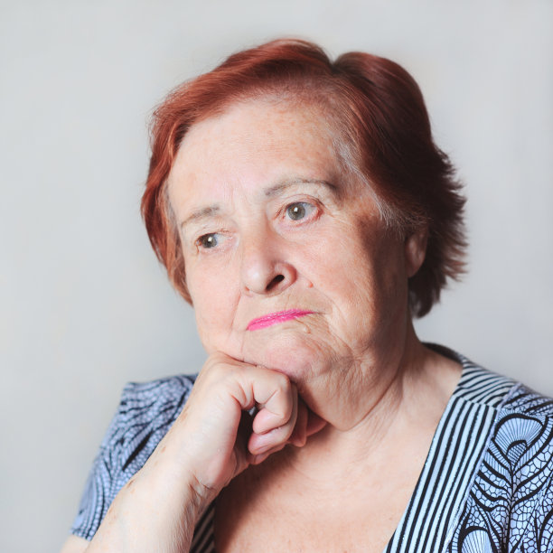 老妇人的思维图片下载