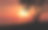 一对情侣对着夕阳的天空图片下载