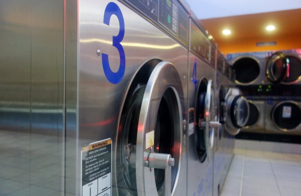 巴塞罗那的自助洗衣店图片下载