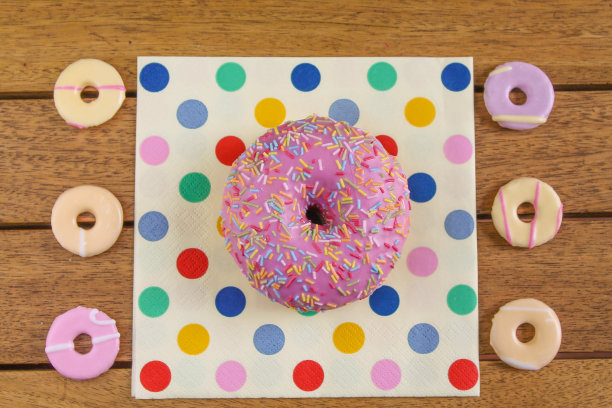 孔和垃圾图片下载