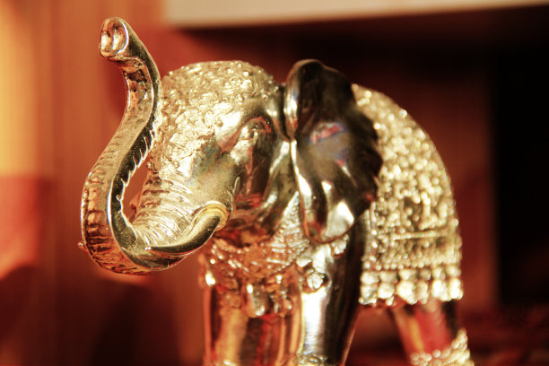 泰国金属金象雕像图片下载