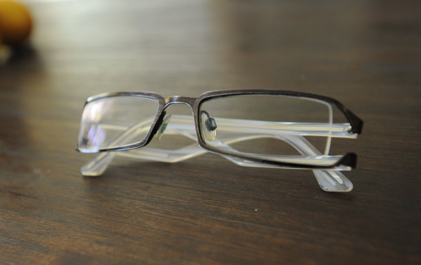 眼镜闭合隔离图片下载