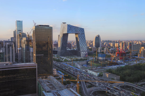 北京CBD天际线夕阳西下，夜幕降临图片下载