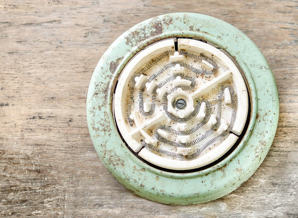 顶部的旧炉电在木材背景图片下载