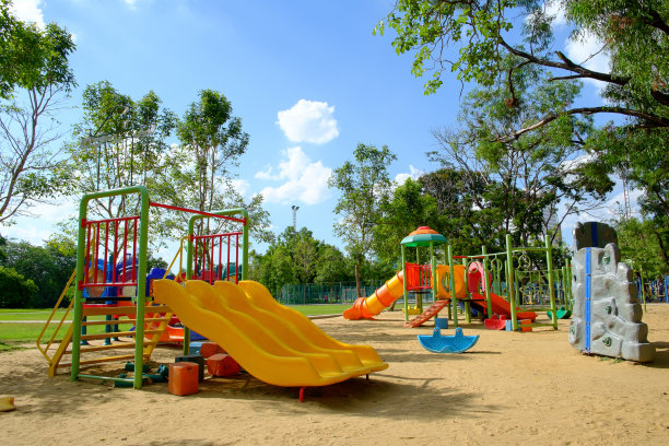 公园内的游乐场图片下载