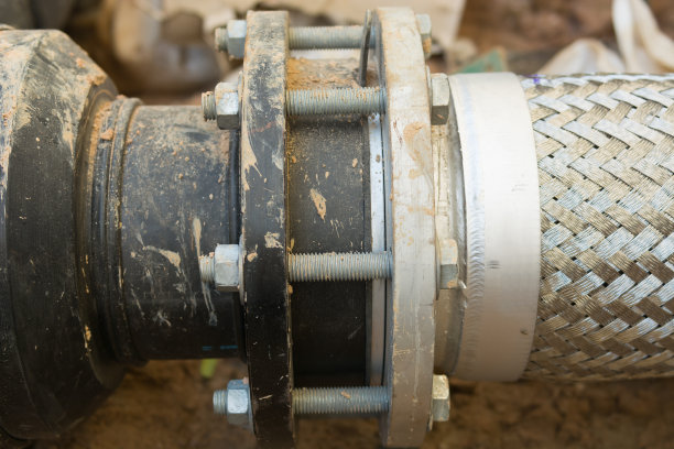 地下吸水管连接。图片下载