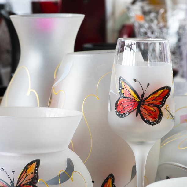 玻璃餐具、家居装饰物图片下载