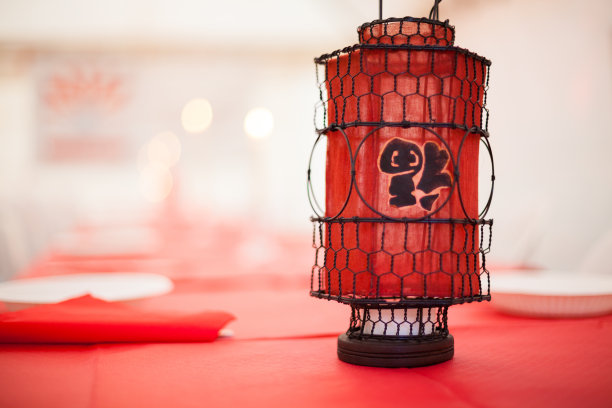 红纸中国桌灯图片下载