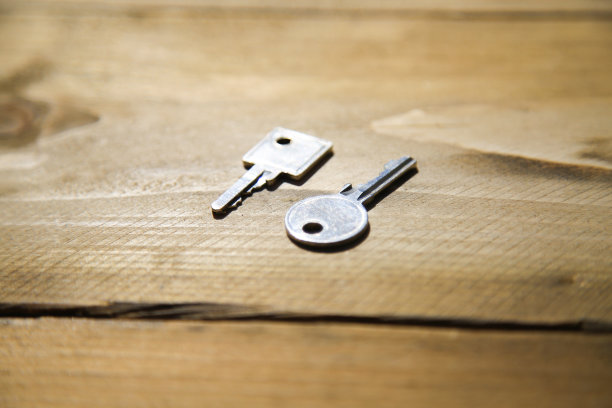 木制背景上的按键图片下载