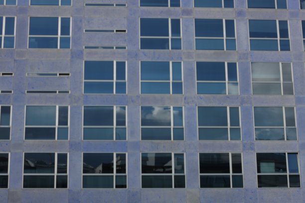 蓝色的办公大楼图片下载