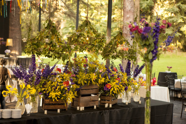 鲜花装饰的婚礼图片下载