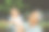 一个顽皮的爷爷和他的孙子玩的特写图片下载