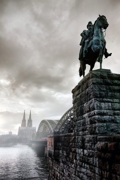 霍亨索伦大桥和科隆大教堂图片下载