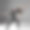 两个年轻的现代芭蕾舞者在灰色的工作室背景下图片下载