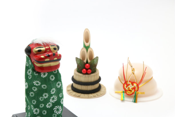 舞狮(狮舞)，圆年糕(神糕)和竹子(角松)。图片下载