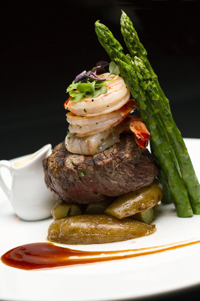 菲力牛排配虾素材图片