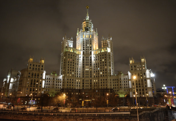 晚上的摩天大楼图片下载