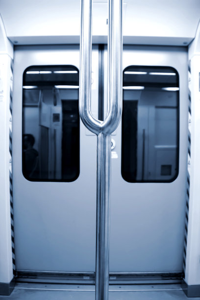 地铁门口图片下载