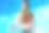 游泳池里的可爱女孩。图片下载