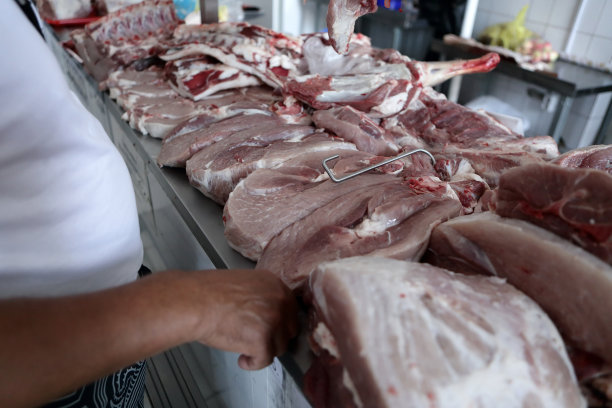 肉店里的人图片下载