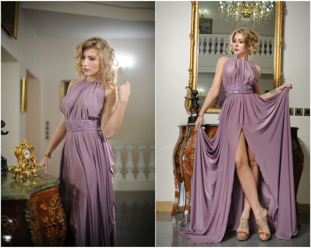 性感的金发女郎与粉红色的衣服在豪华的内部。图片下载