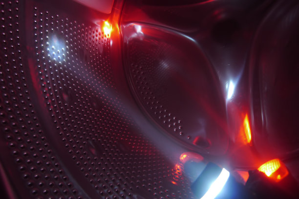 雾中的聚光灯图片下载