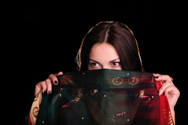 印度的心情。戴面纱的漂亮年轻女子。图片下载