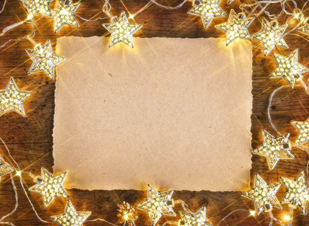 带卡片和花环的木板图片下载